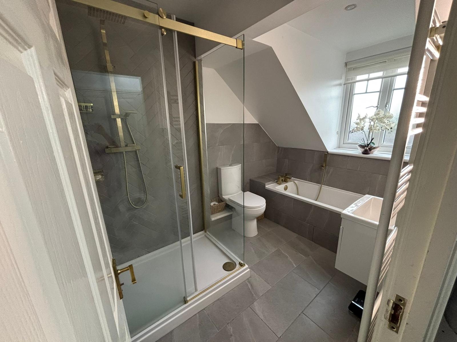 Bathroom (Northampton) project photo 3
